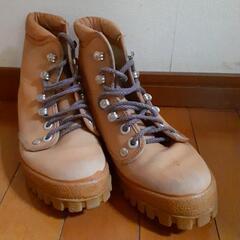 トレッキングシューズ