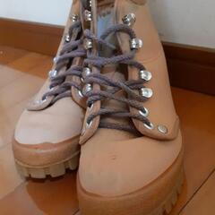 トレッキングシューズの画像