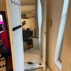 立て掛け姿鏡の画像