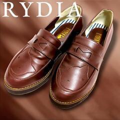 RYDIA,猫のローファー