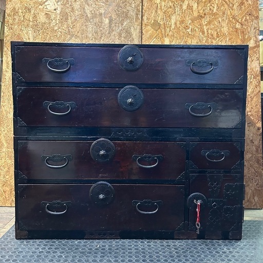 k0902601 アンティーク家具 小箪笥 丸金具 時代箪笥 和家具 チェスト 置台 昭和レトロ 古家具 仙台箪笥 古民具 漆塗り 鍵付き 中古 現状品