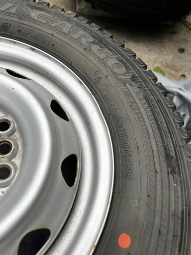 145/80R12
　スタッドレス　製造2021.27週　バリ山