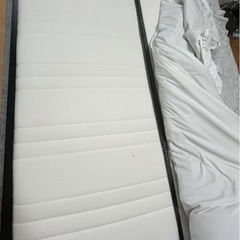 IKEAクイーンベッドの画像