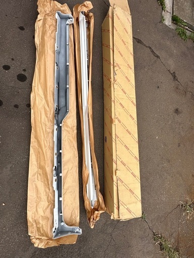 トヨタ　パーツ　75850-28050 纯正VOXY サイドステップ