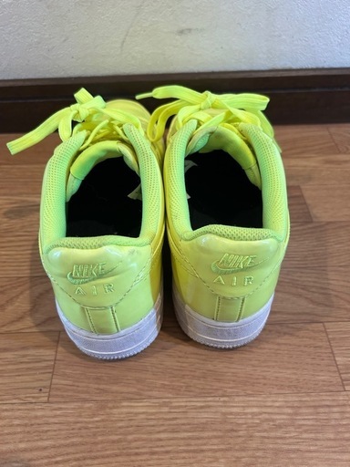 NIKE Air Force Low エナメル 蛍光イエロー