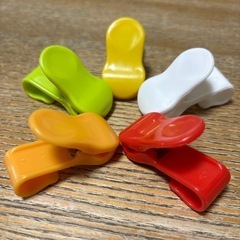 冷蔵庫ドアに使うチューブクリップの画像
