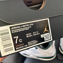 13㌢ジョーダンスニーカーの画像