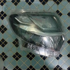 ダイハツ タント用 ヘッドライトレンズカバー右のみ