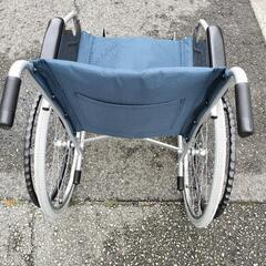 【幅広】車イス自走式。座幅45センチで大き目の方や冬服を着た際にもゆとりが欲しい方に。（中古品になります）幸和製作所B-09の画像