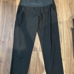 マタニティパンツ　ブラック