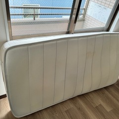 ベッドとマットレスの画像