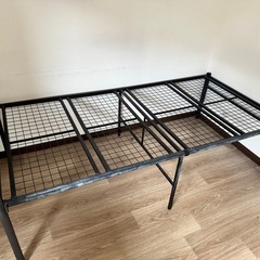 ベッドとマットレスの画像