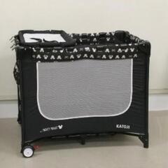 【9月末まで　それ以降処分】katoji カトージ ポータブルベビーベッド　おむつ替えテーブル付　ミッキーマウスの画像