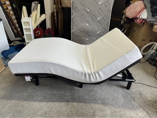テンピュール　　電動ベッドシングルベッド　リモコン付　動作問題なし綺麗です。