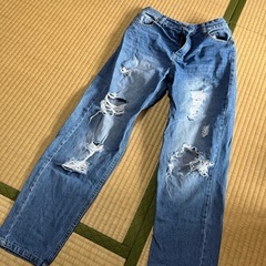 ダメージジーンズ