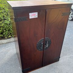 リサイクルショップどりーむ天保山店　No14246　アンティーク棚　昭和レトロ　衣装棚　鏡付きの画像