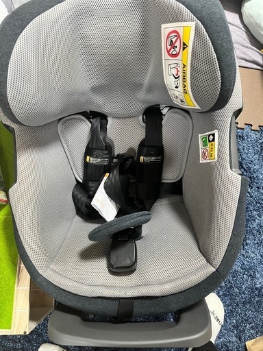 コンビ　　チャイルドシート