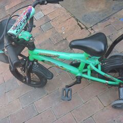 幼児用自転車12インチ 補助輪、介助者用取手付き