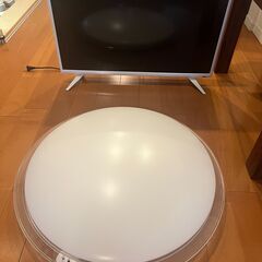 LED天井照明６０センチリモンコン付き１２畳と３２型TVモニター