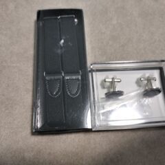 カフスボタンとバンドのセット
