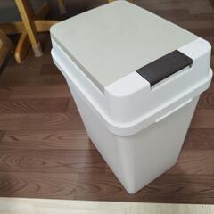 ニトリ　アスベル　20リットル　密閉プッシュペール　ゴミ箱