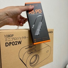 プロジェクター、HDMIタイプCハブ付きの画像
