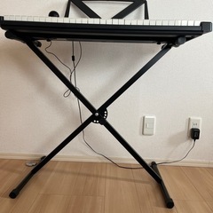 電子キーボード＆スタンドセットの画像