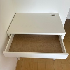 IKEAテーブル/イームズチェアの画像