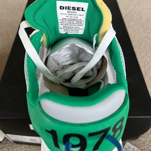 新品　DIESELディーゼル スニーカー　28