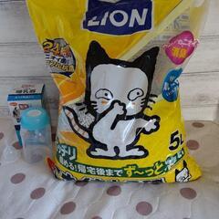 猫砂と子猫用哺乳器