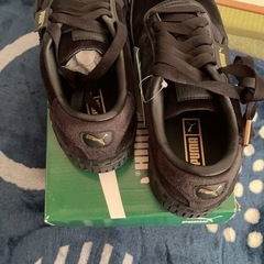 値下げ！新品PUMA CALIベロアウィメンズ スニーカーの画像