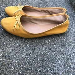 フラットシューズ　黄色の画像