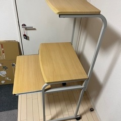 パソコンデスクの画像