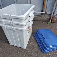 世田谷区近辺配送可能　美品　3点セット　連結ハンドルペール　蓋付　90L　容量96Lブルー　日本製　新輝合成（SHINKIGOSEI）　アウトドア・キャンプ用品　灯油缶保管ケース　収納ボックス　ごみ箱 ダストボックス ベランダ ゴミ ストッカー 大型 外置き 外用 室外の画像