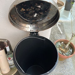 足踏み開閉式ゴミ箱の画像