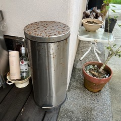 足踏み開閉式ゴミ箱の画像