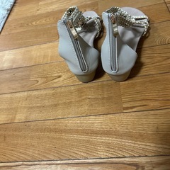 新品ベージュ靴の画像