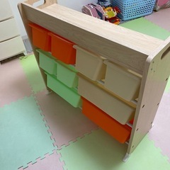 お話し中　おもちゃ収納棚の画像