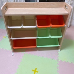 お話し中　おもちゃ収納棚の画像