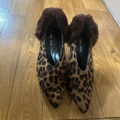 新品ヒョウ柄パンプス
