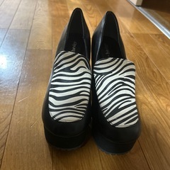 新品ゼブラ厚底靴