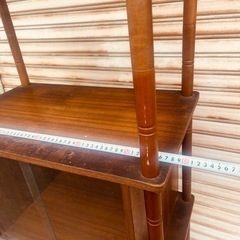 木製アンティーク飾り棚の画像