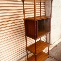 木製アンティーク飾り棚の画像