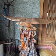 鷹の置物の画像