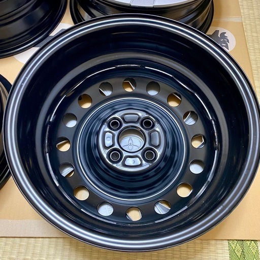 【交渉中】トヨタ　新型アクア　純正　１５インチ ４穴