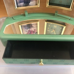 フォトスタンド　写真立て　時計付き　宝石入れ　アクセサリー入れの画像