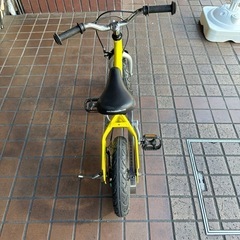 12インチ　HENSHIN BIKE　ペダル　スタンド付き　黄色 の画像
