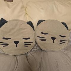 【早急お取り引き希望】IKEAの猫のクッション2つ、クリップファンの画像