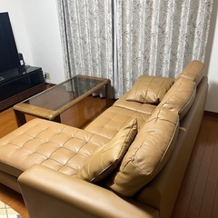ソファーとテーブル