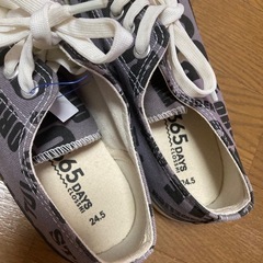 未使用スニーカー24.5の画像